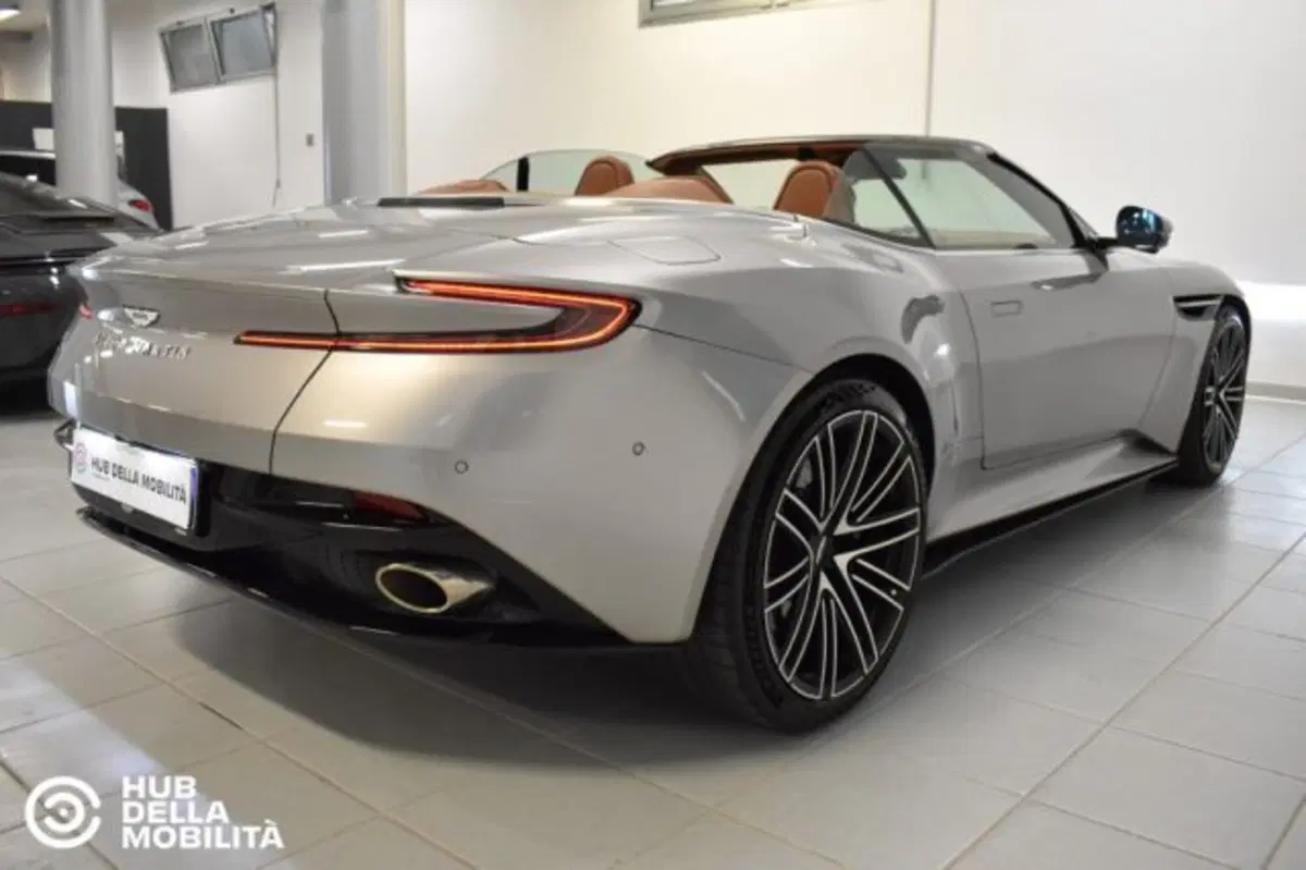 Aston Martin DB12 Volante usata a Perugia (9)