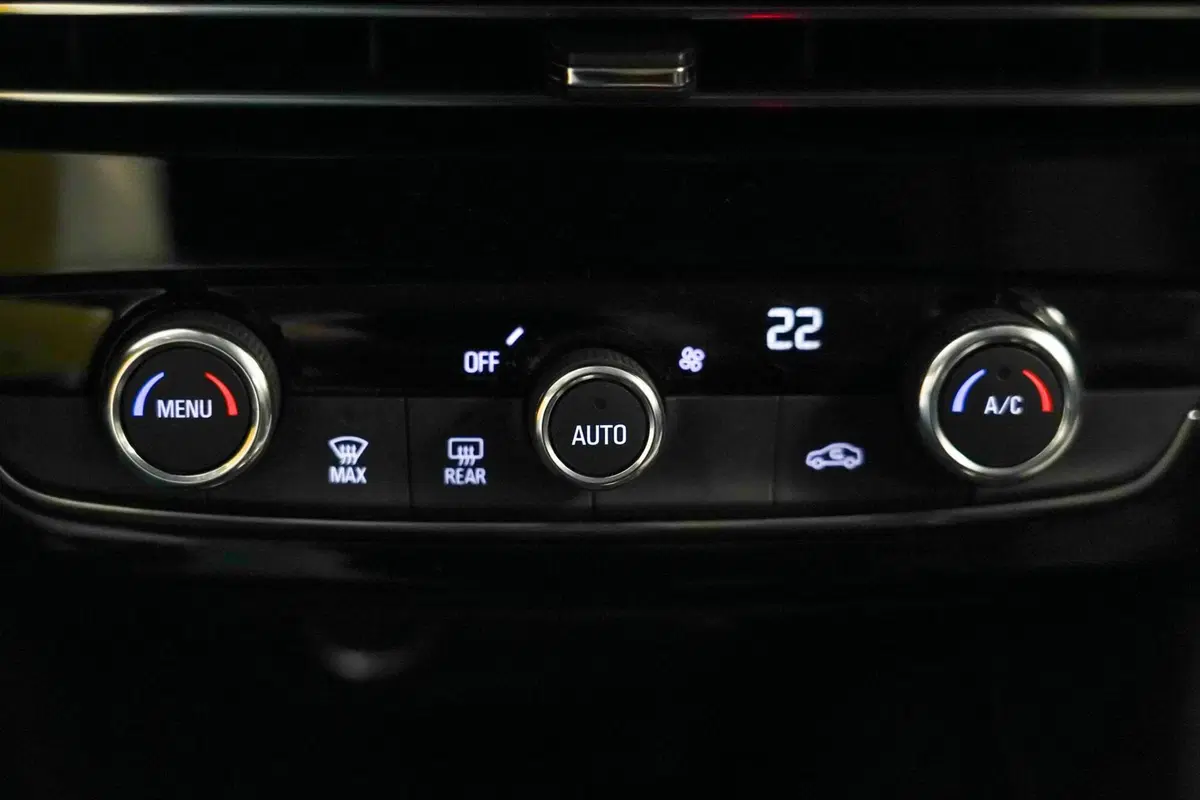 Opel Mokka usata a Varese (17)