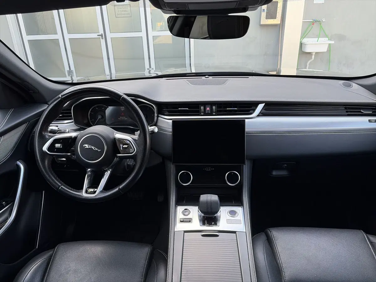 Jaguar F-Pace usata a Modena (9)