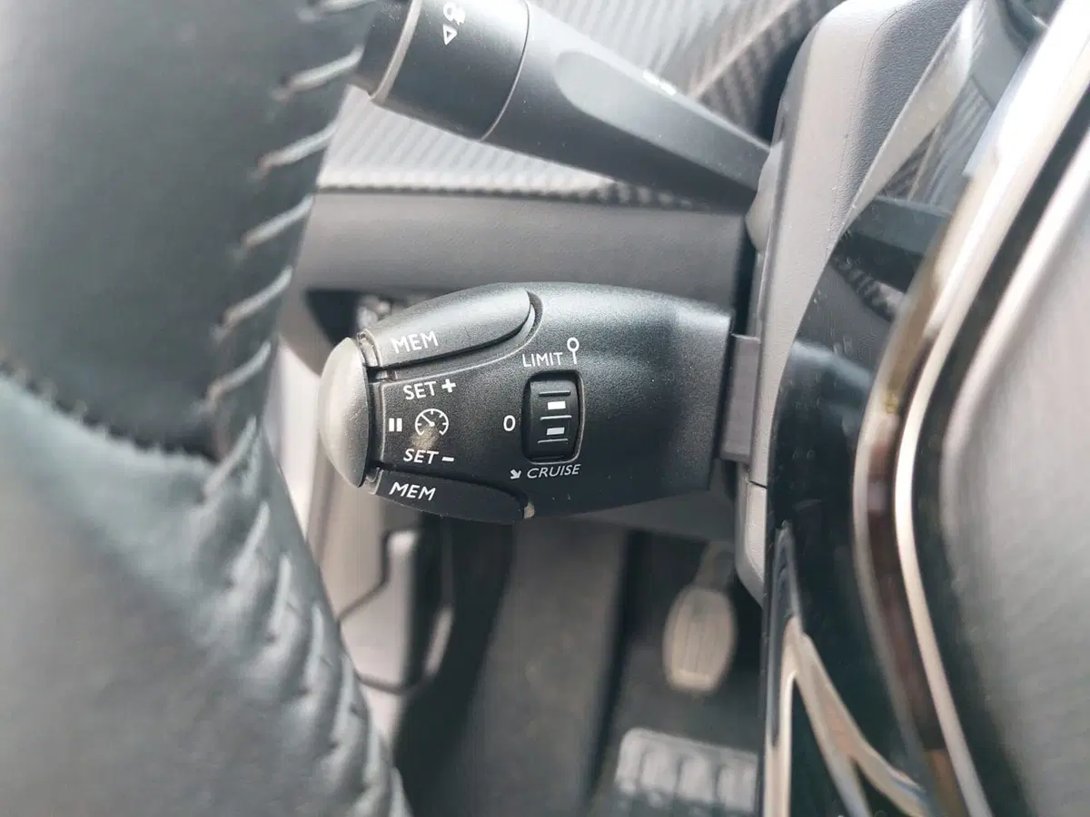Peugeot 208 usata a Pavia (10)