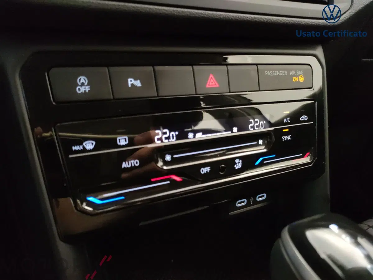 Volkswagen T-Cross usata a Varese (13)