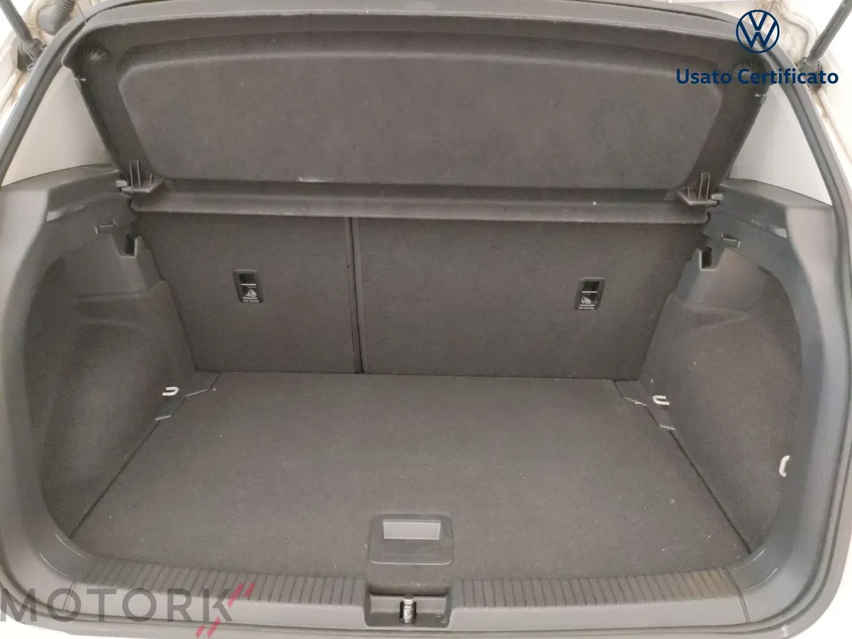 Volkswagen T-Cross usata a Varese (9)