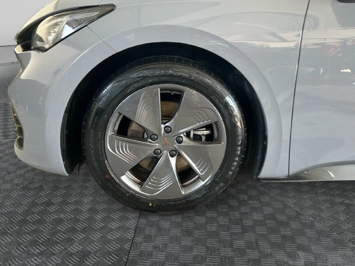 Cupra Born usata a Roma (9)