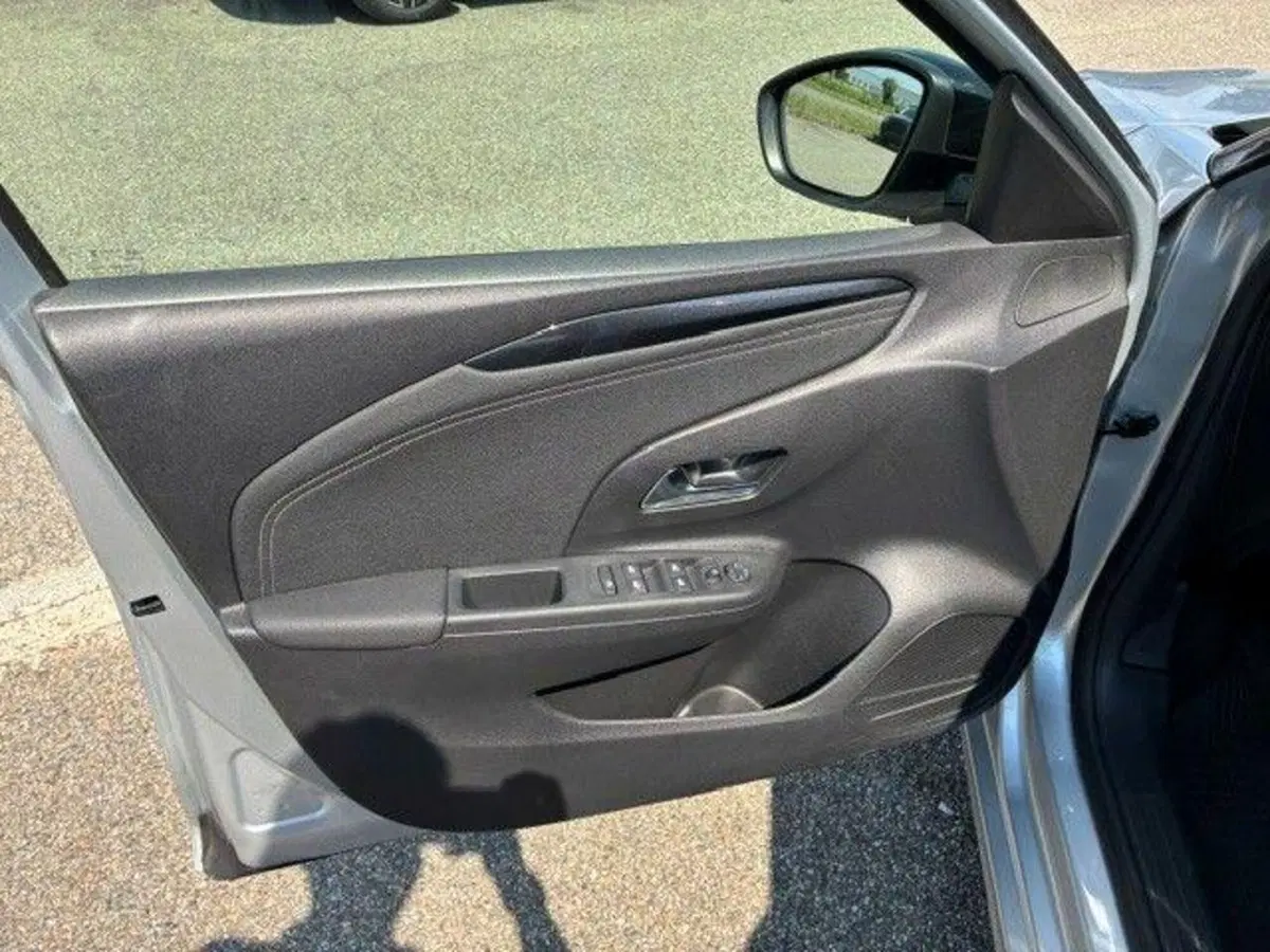 Opel Corsa usata a Milano (11)