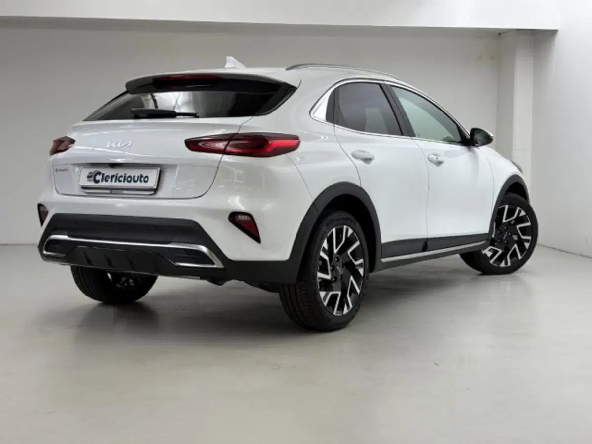 Kia XCeed nuova a Como (3)