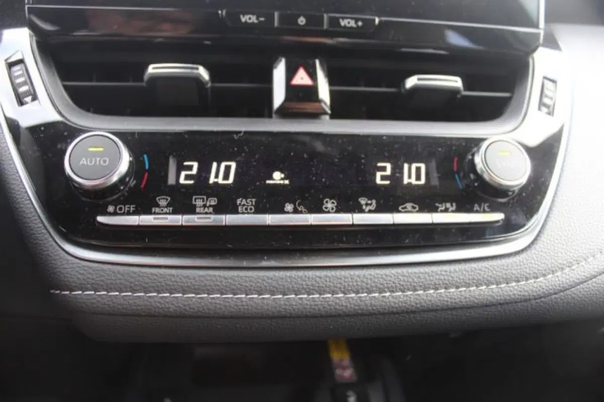 Toyota Corolla Touring Sports usata a Roma (20)
