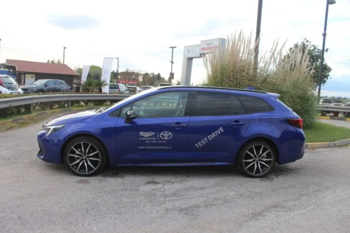 Toyota Corolla Touring Sports usata a Roma (4)