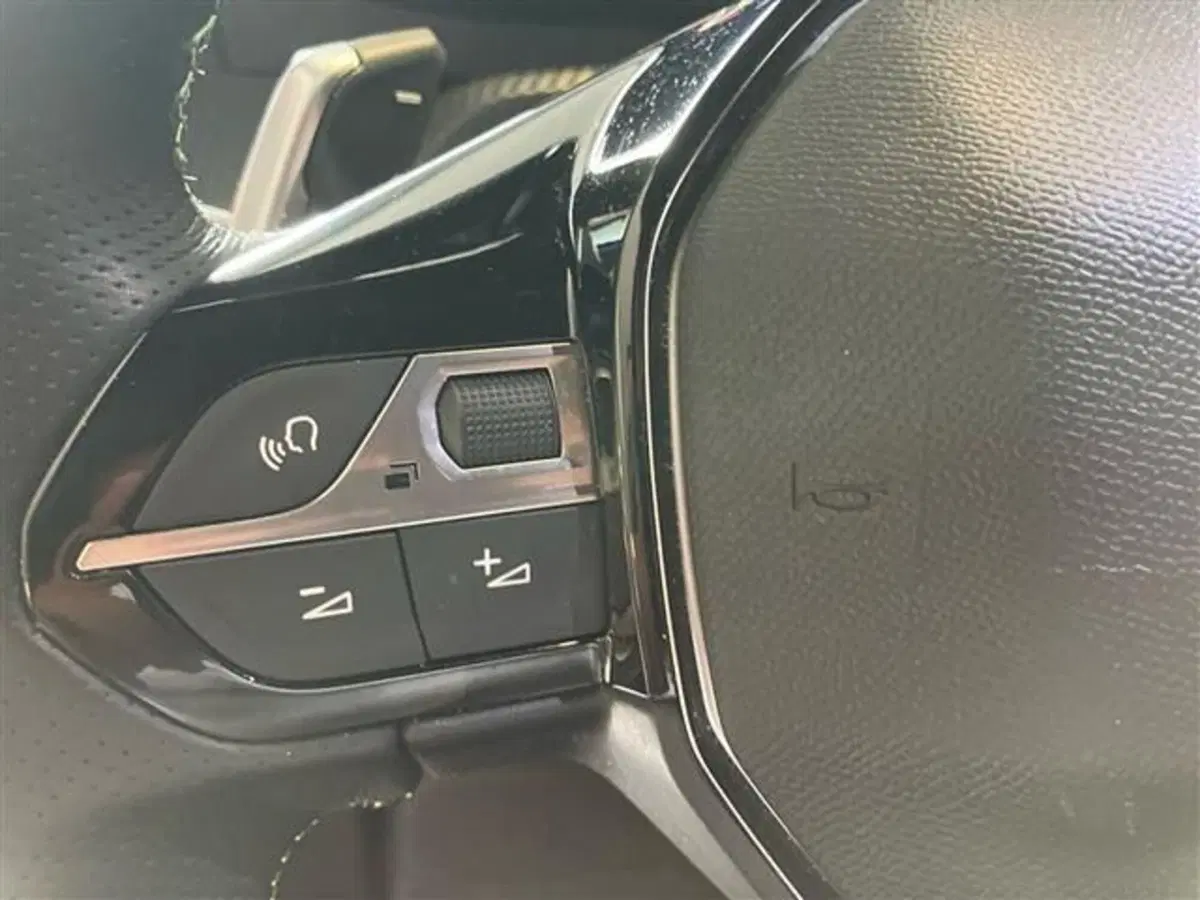 Peugeot 208 usata a Como (17)