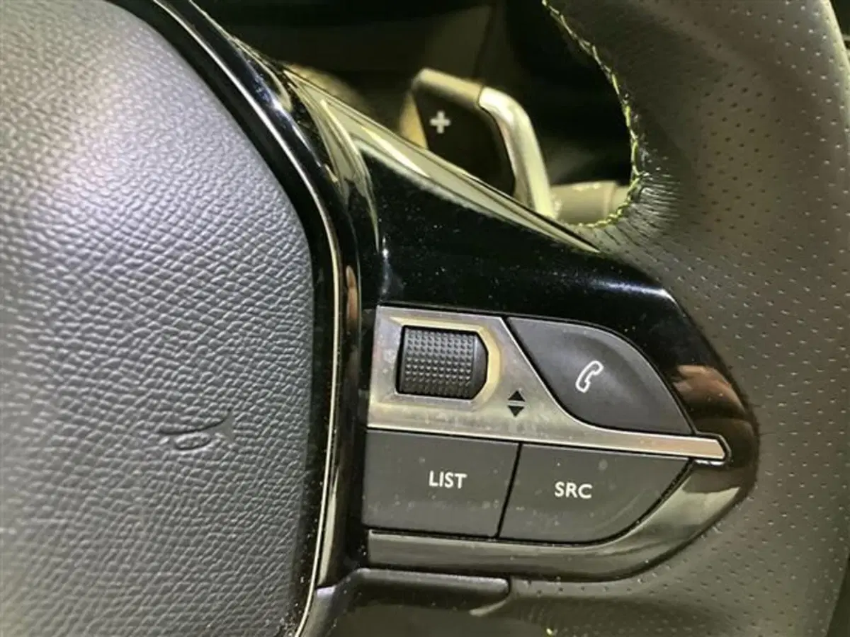 Peugeot 208 usata a Como (18)