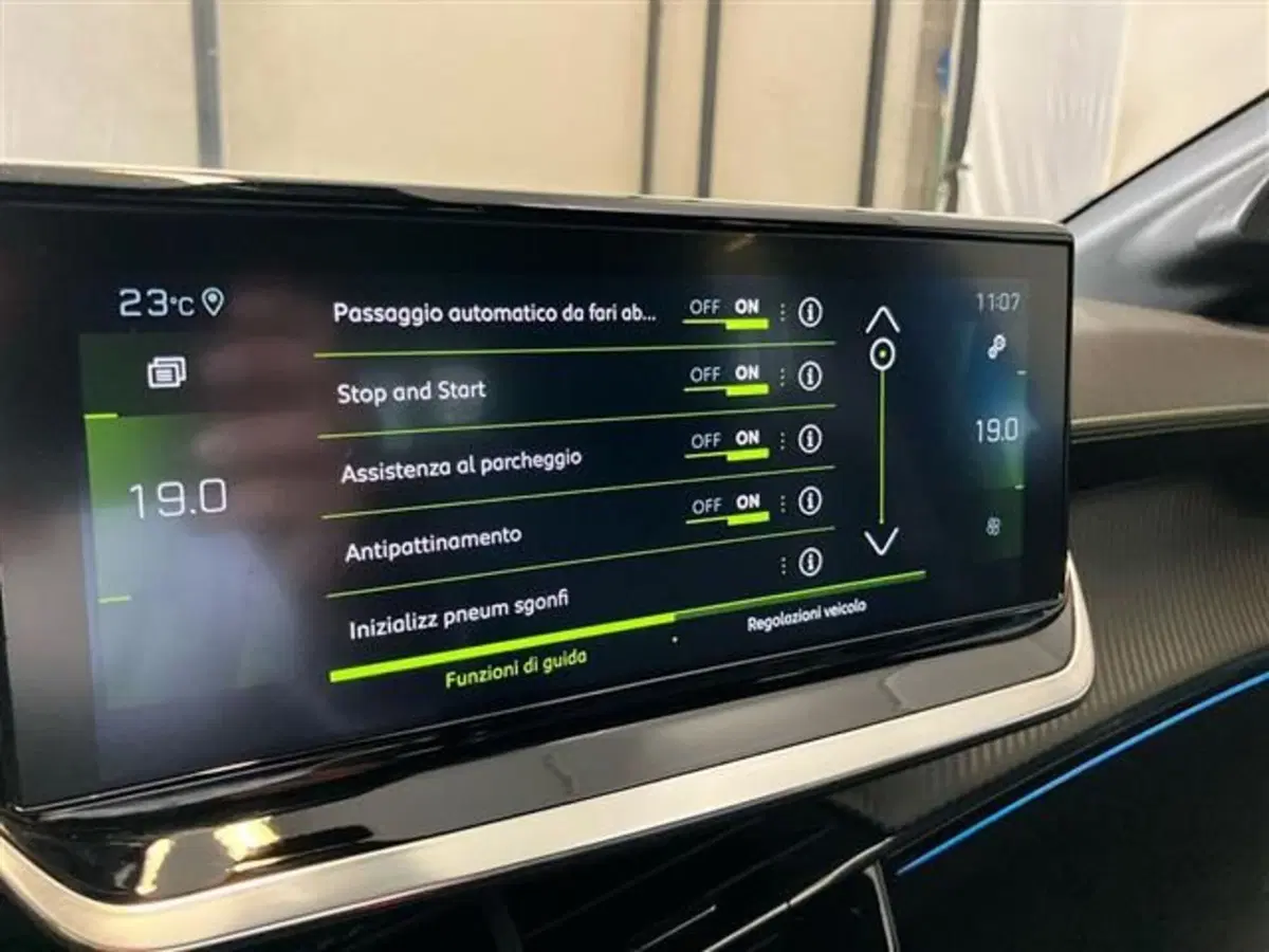 Peugeot 208 usata a Como (19)