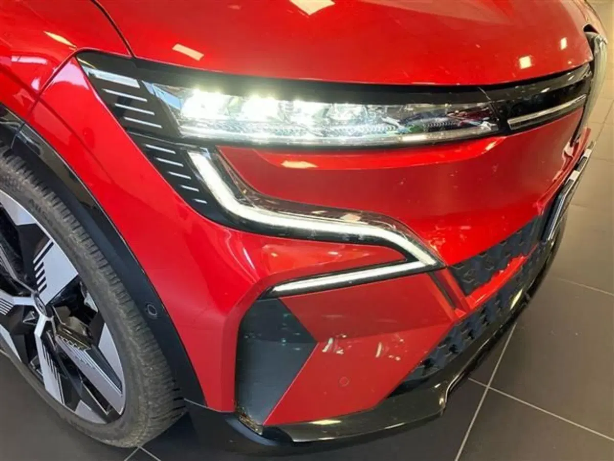 Renault Megane E-Tech Electric usata a Como (7)