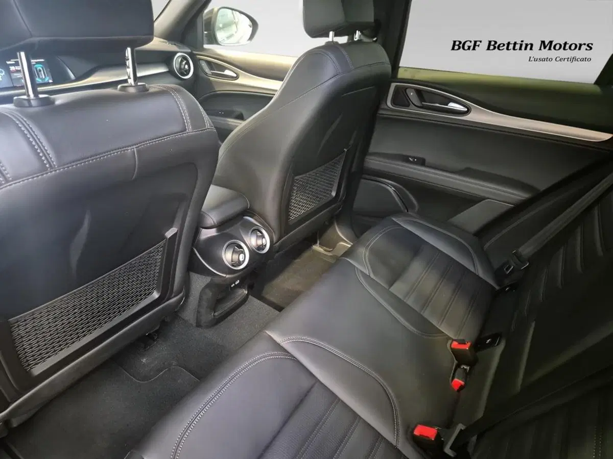 Alfa Romeo Stelvio usata a Padova (12)