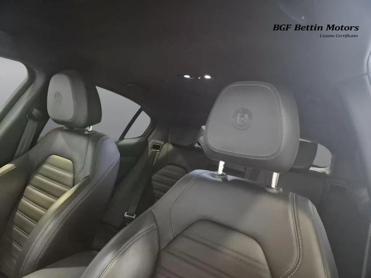 Alfa Romeo Stelvio usata a Padova (14)