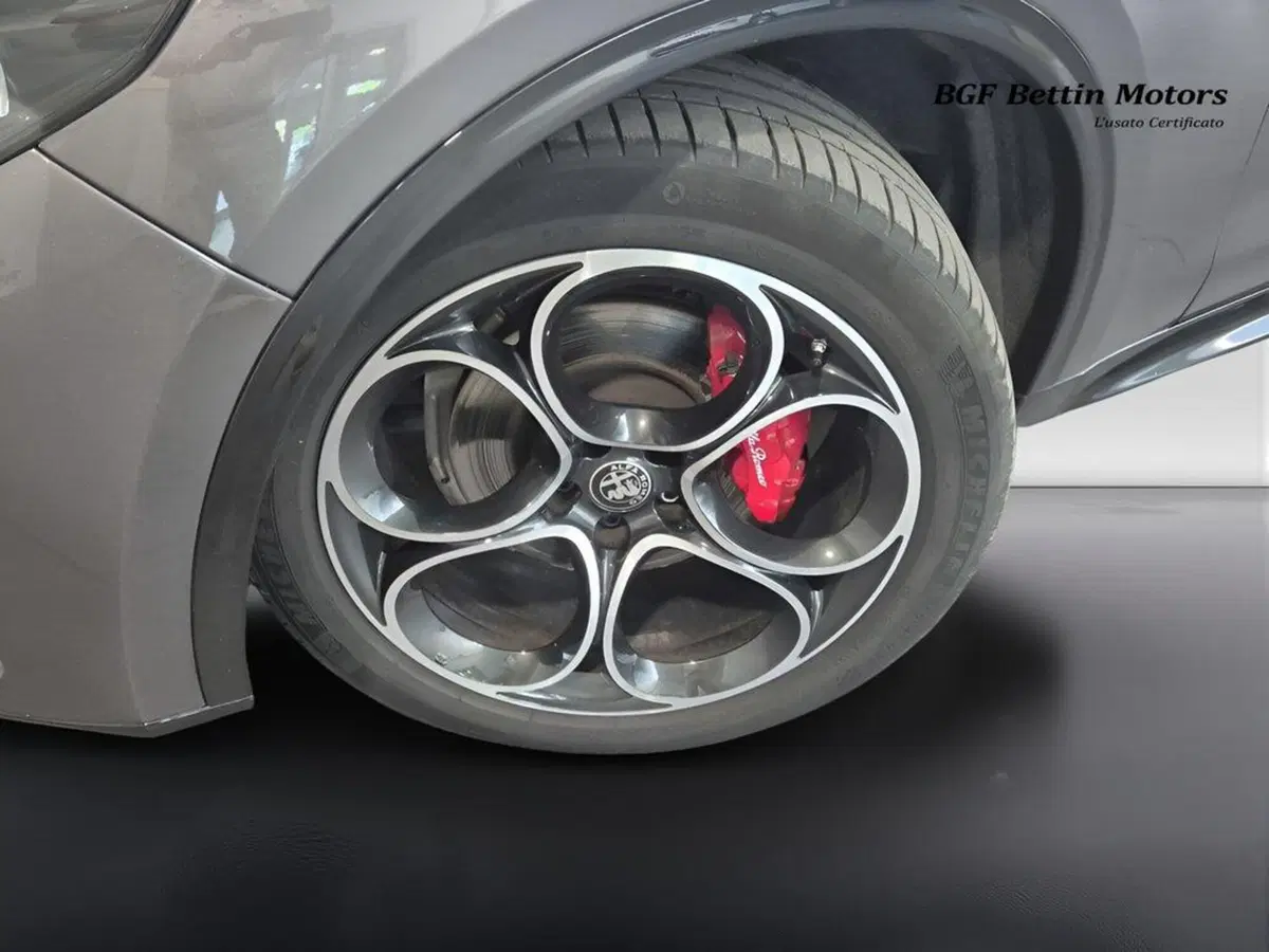 Alfa Romeo Stelvio usata a Padova (9)