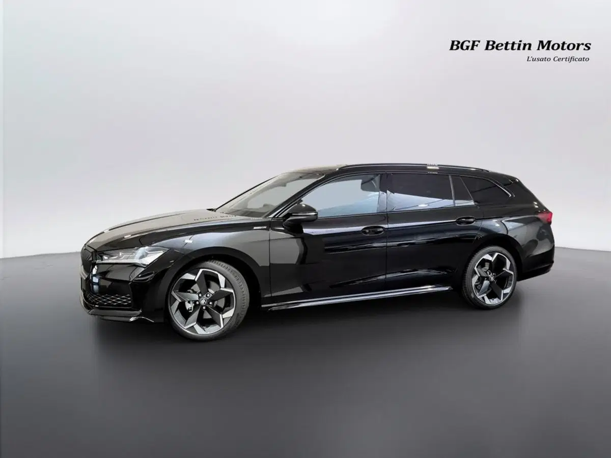 Skoda Superb Station Wagon nuova a Padova (2)