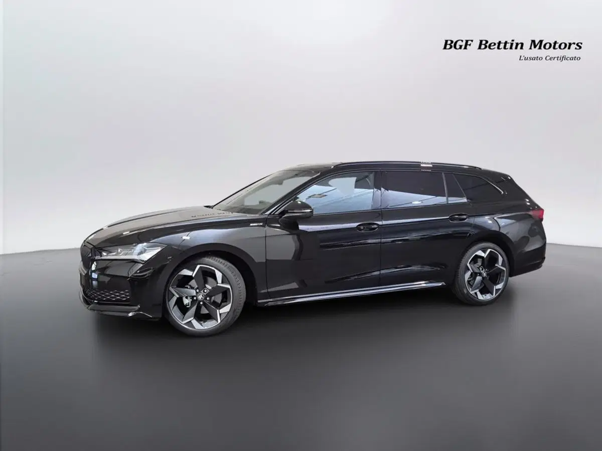 Skoda Superb Station Wagon nuova a Padova (2)