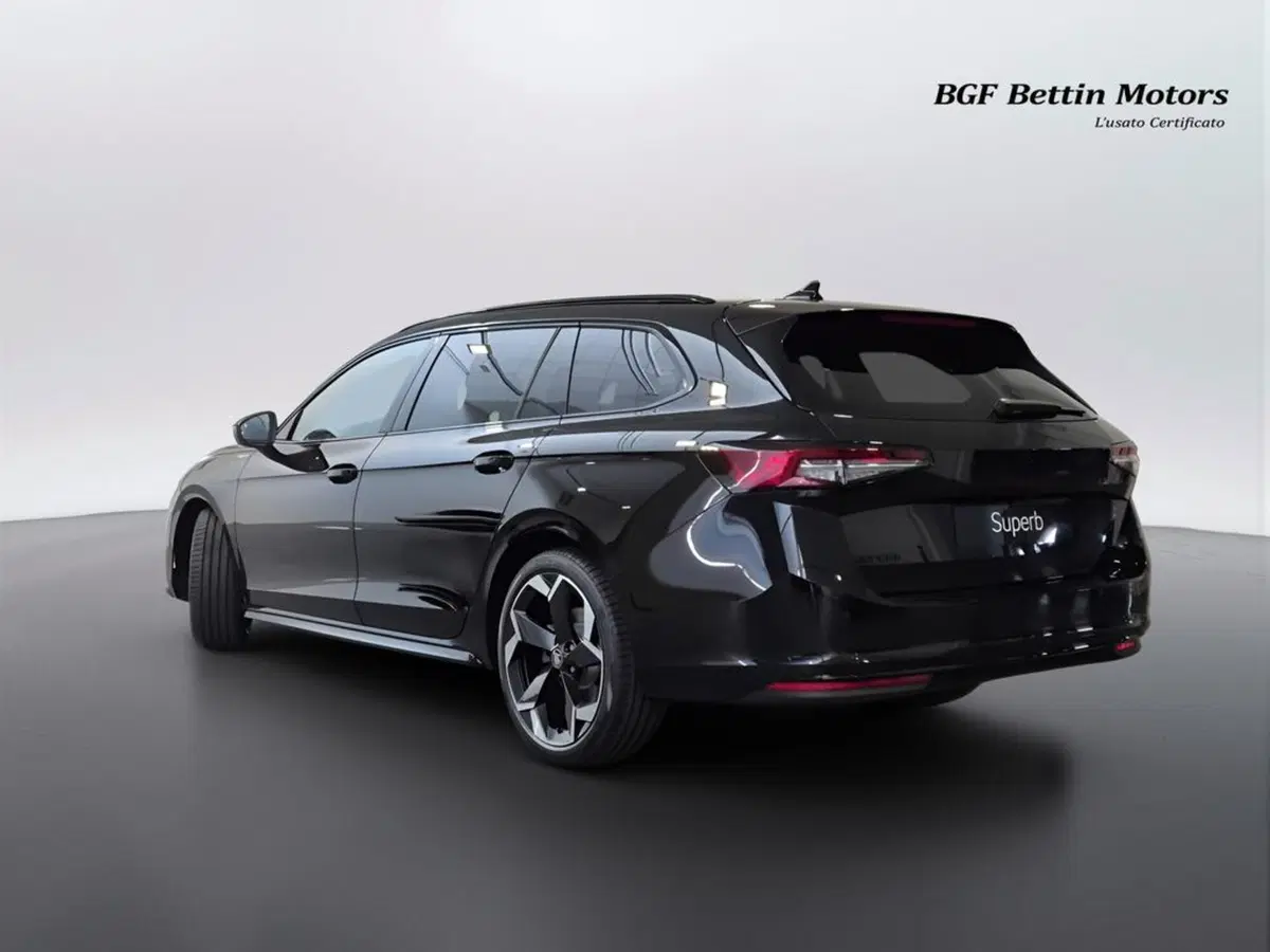 Skoda Superb Station Wagon nuova a Padova (3)