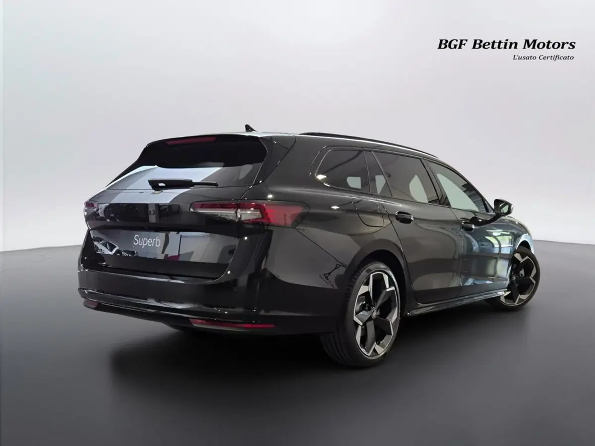 Skoda Superb Station Wagon nuova a Padova (4)