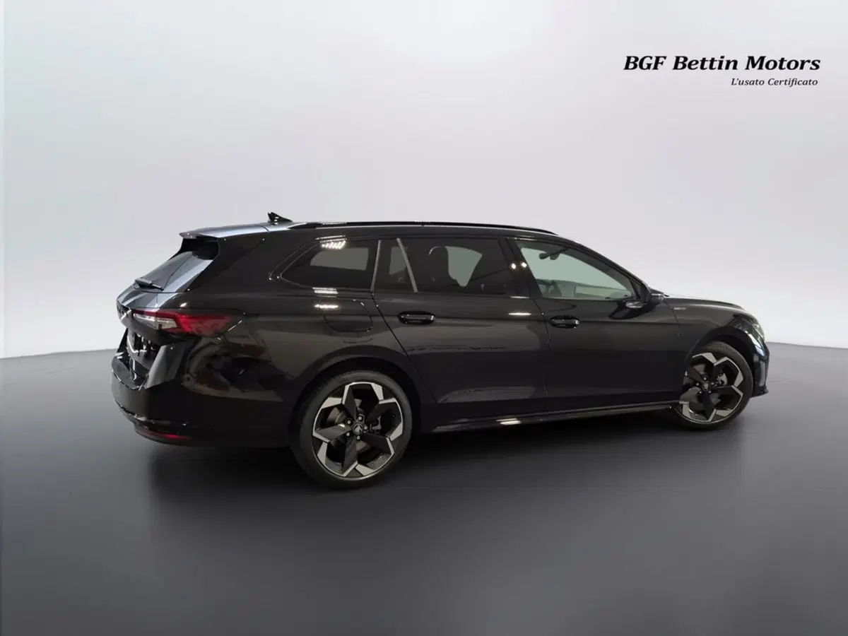 Skoda Superb Station Wagon nuova a Padova (5)