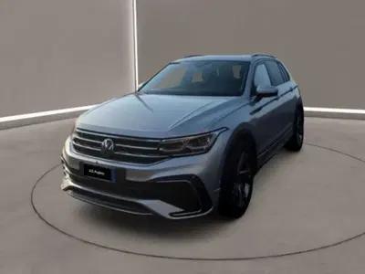 Volkswagen Tiguan 2.0 TDI 150 CV SCR DSG 4MOTION R-Line del 2021 usata a Caltanissetta