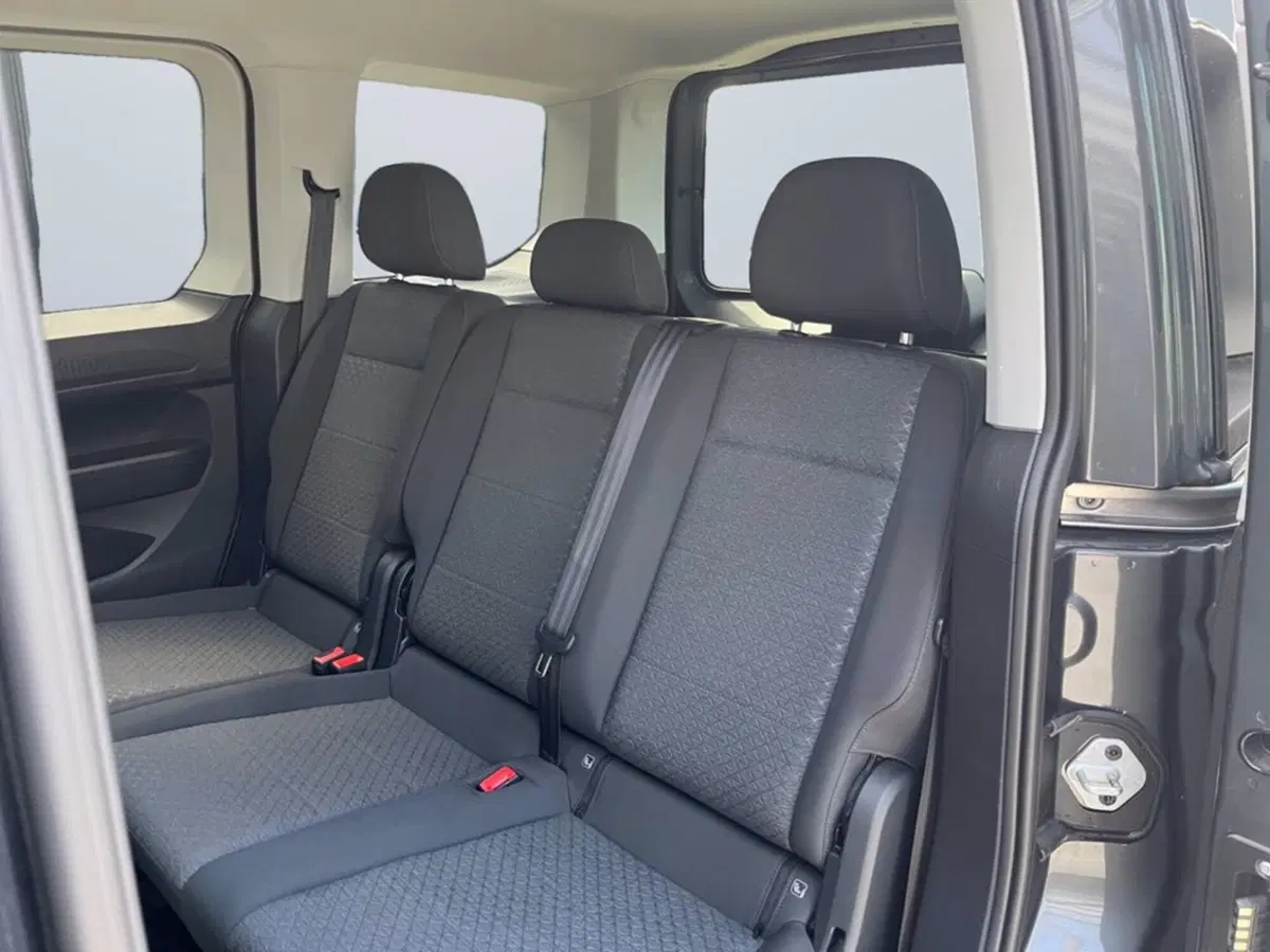 Ford Tourneo Connect usata a Milano (13)