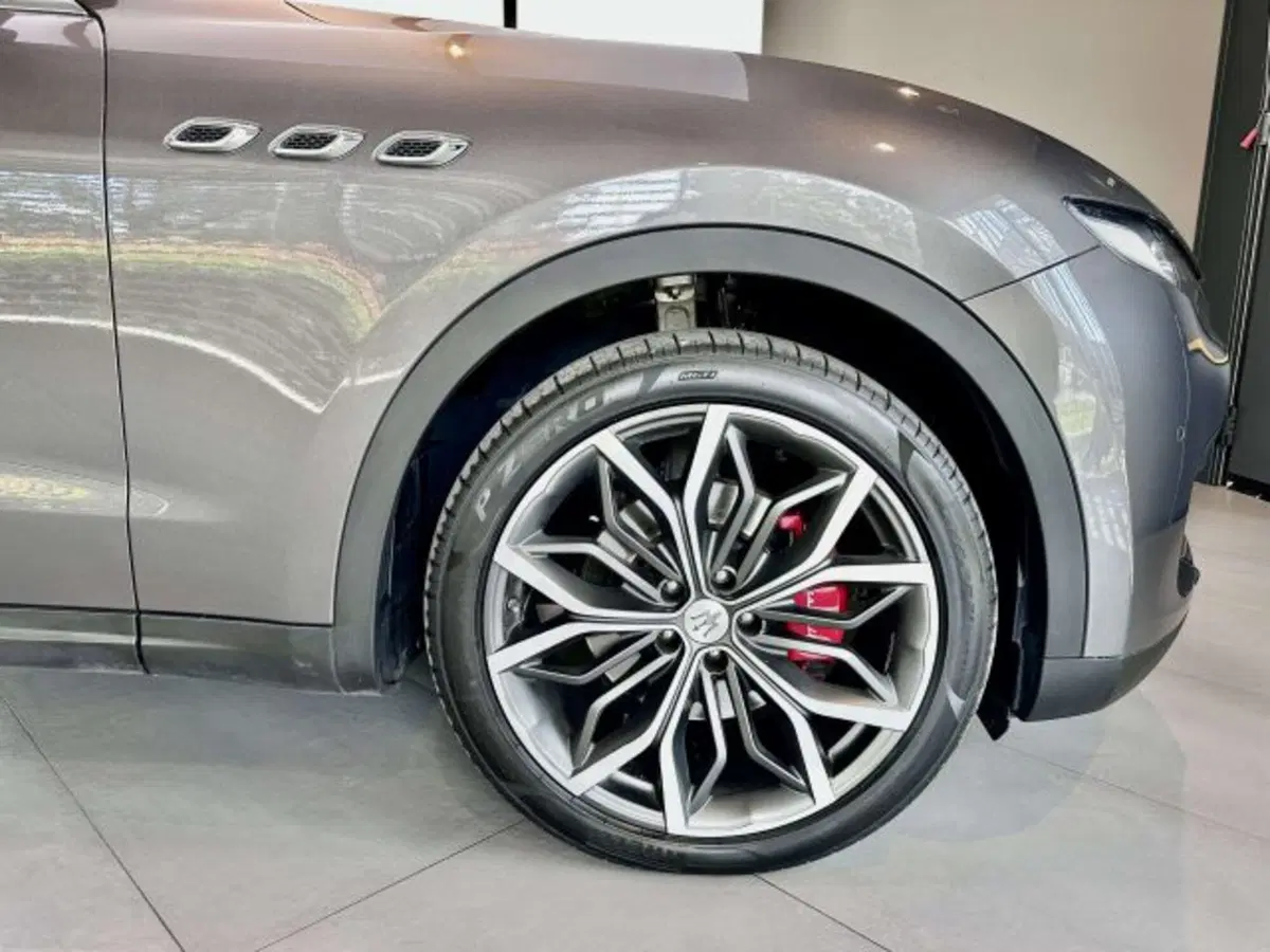 Maserati Levante usata a Torino (4)