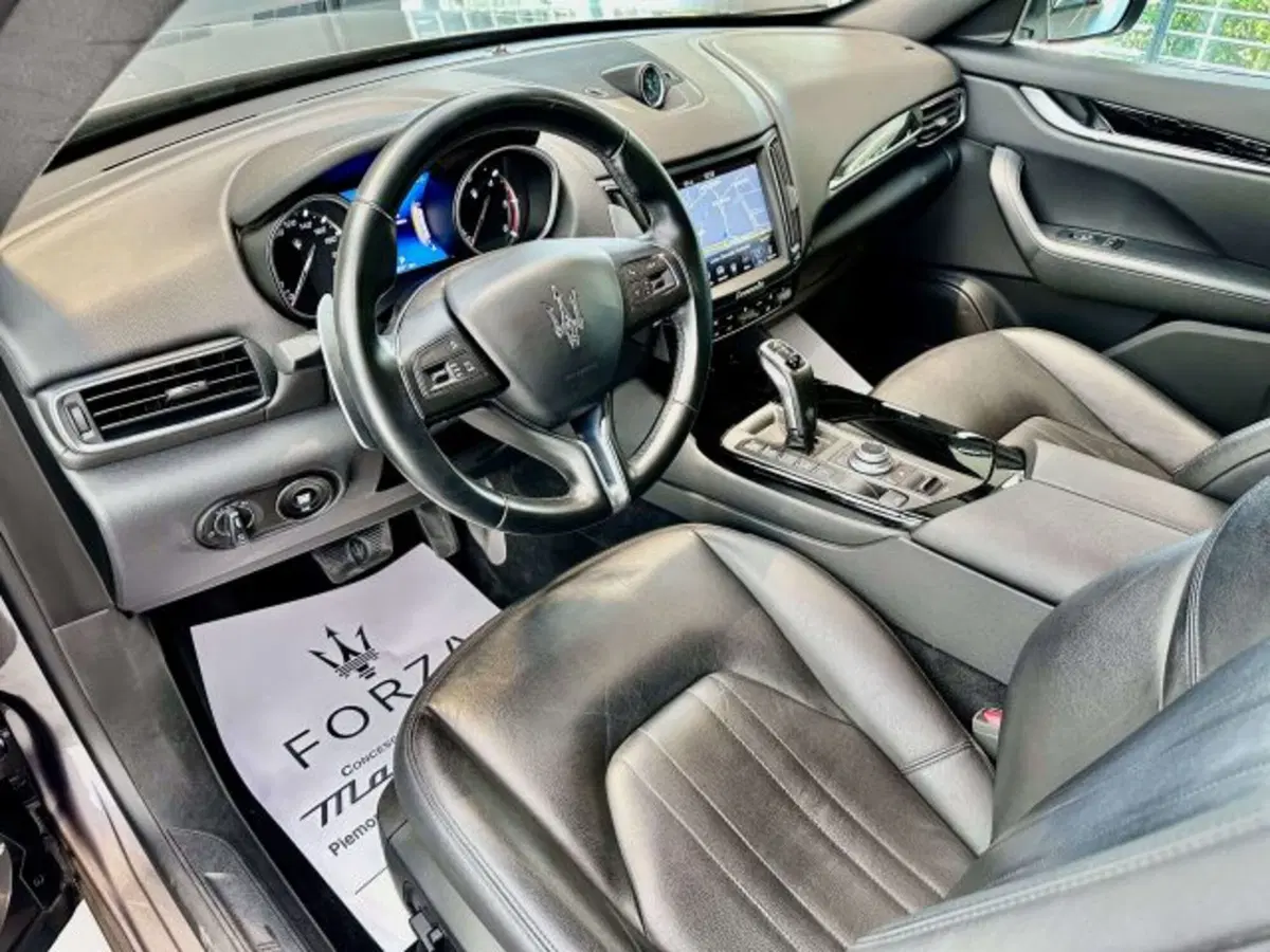 Maserati Levante usata a Torino (9)