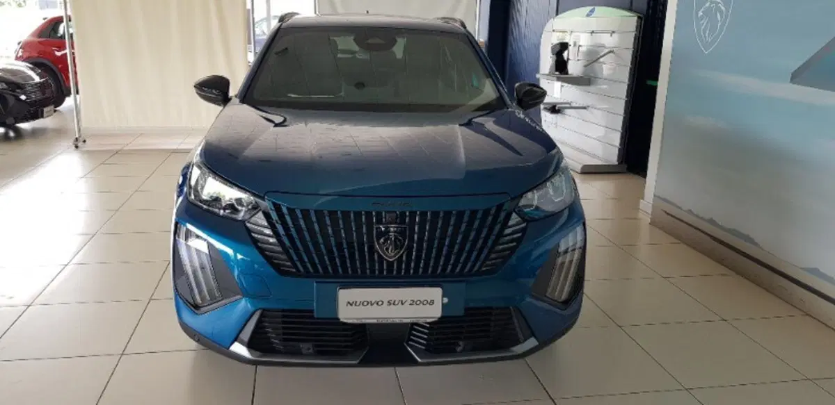 Peugeot 2008 nuova a Pordenone (2)