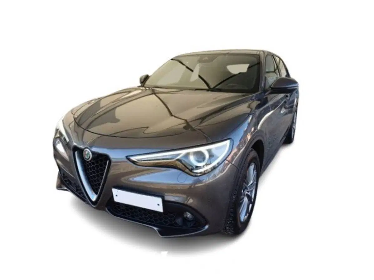 Alfa Romeo Stelvio usata a Bari (10)