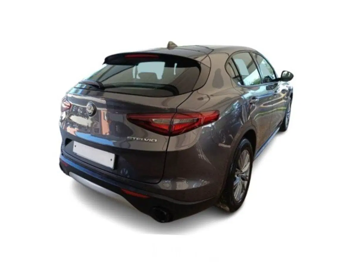 Alfa Romeo Stelvio usata a Bari (11)