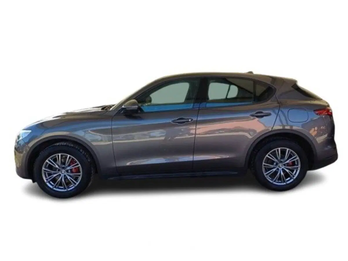 Alfa Romeo Stelvio usata a Bari (13)