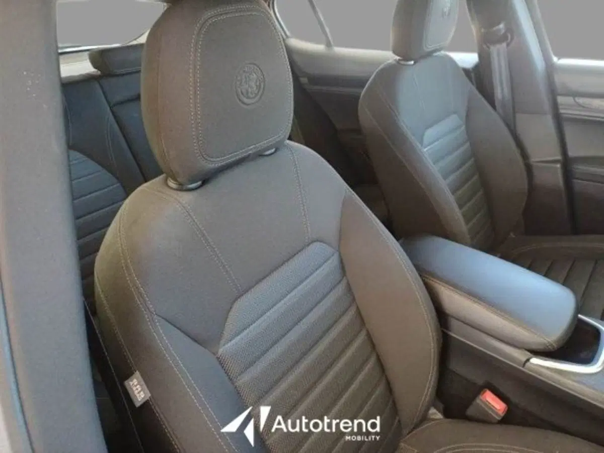 Alfa Romeo Stelvio usata a Bari (6)