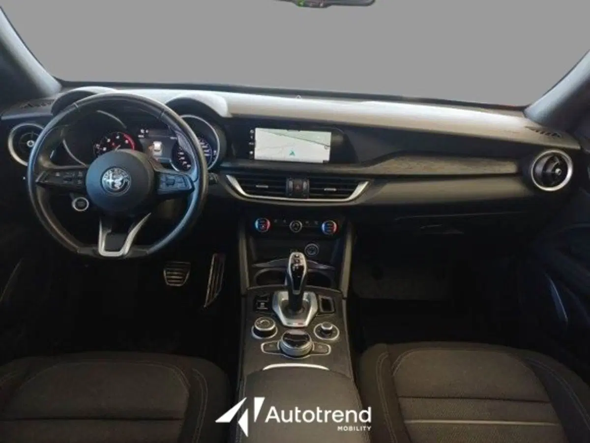 Alfa Romeo Stelvio usata a Bari (7)
