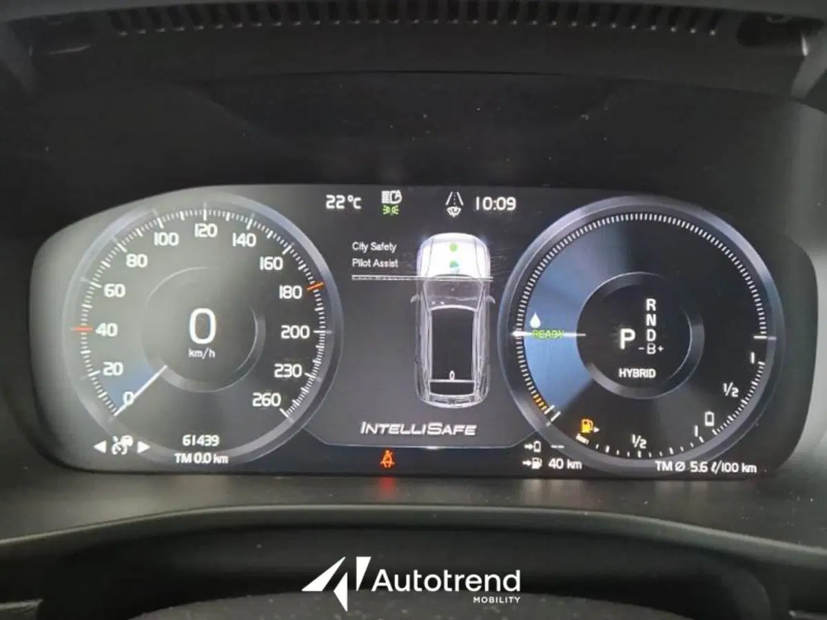 Volvo XC40 usata a Bari (9)