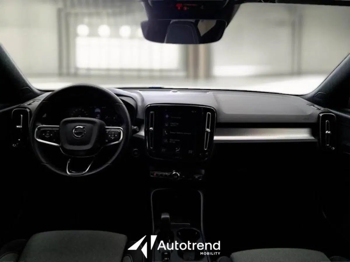 Volvo XC40 usata a Bari (9)