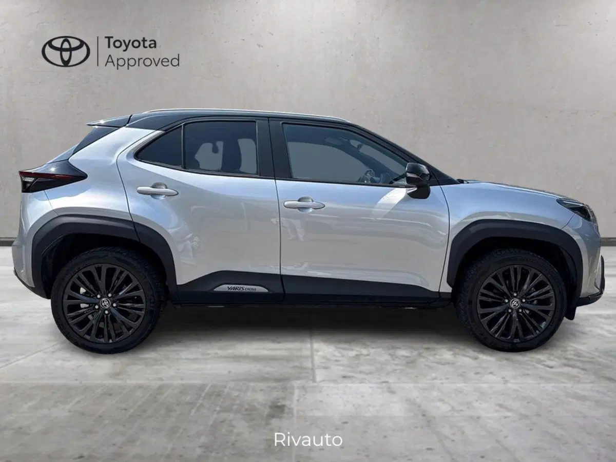 Toyota Yaris Cross usata a Como (4)