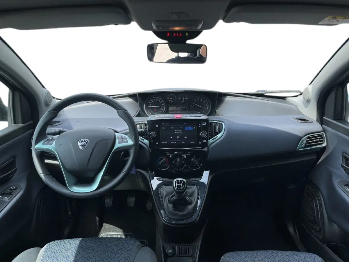 Lancia Ypsilon usata a Torino (10)