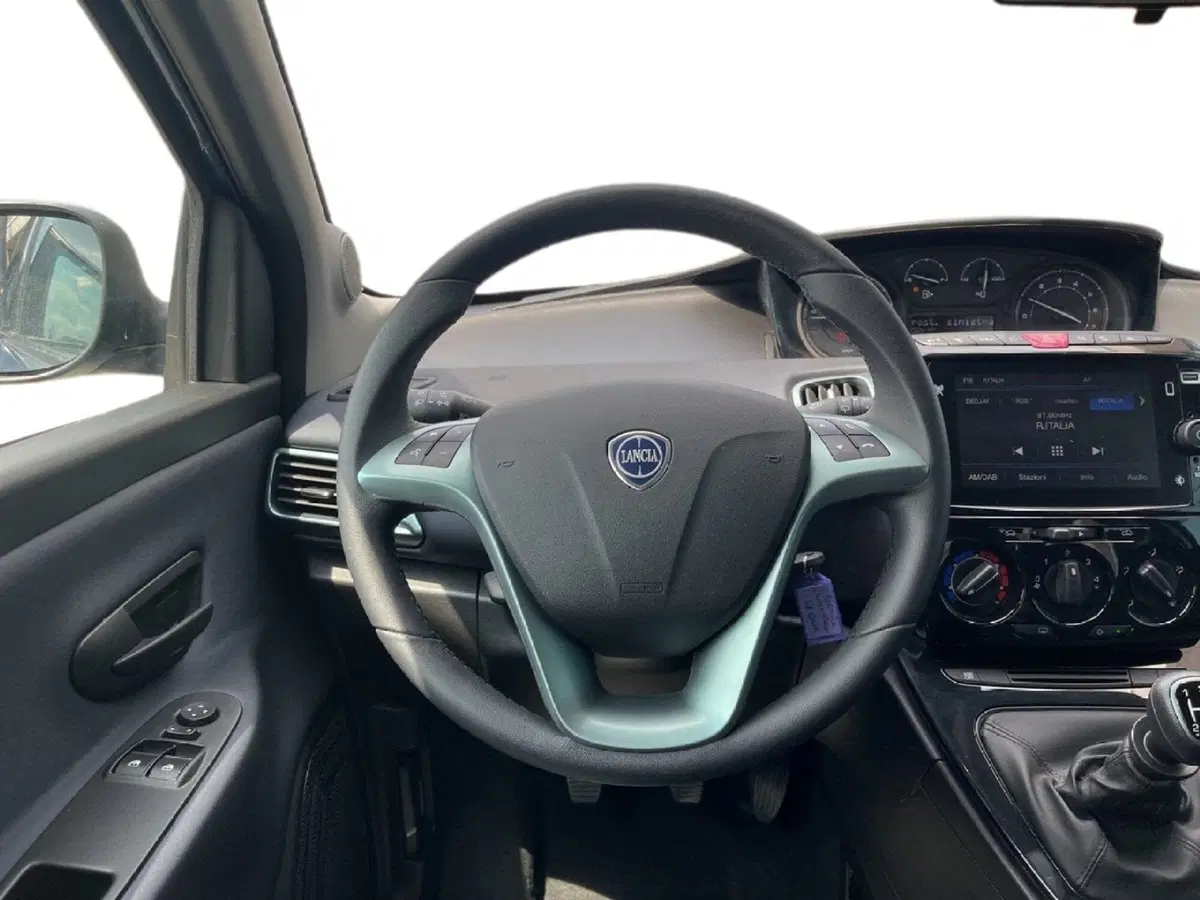 Lancia Ypsilon usata a Torino (11)