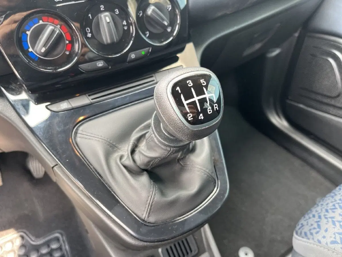 Lancia Ypsilon usata a Torino (12)