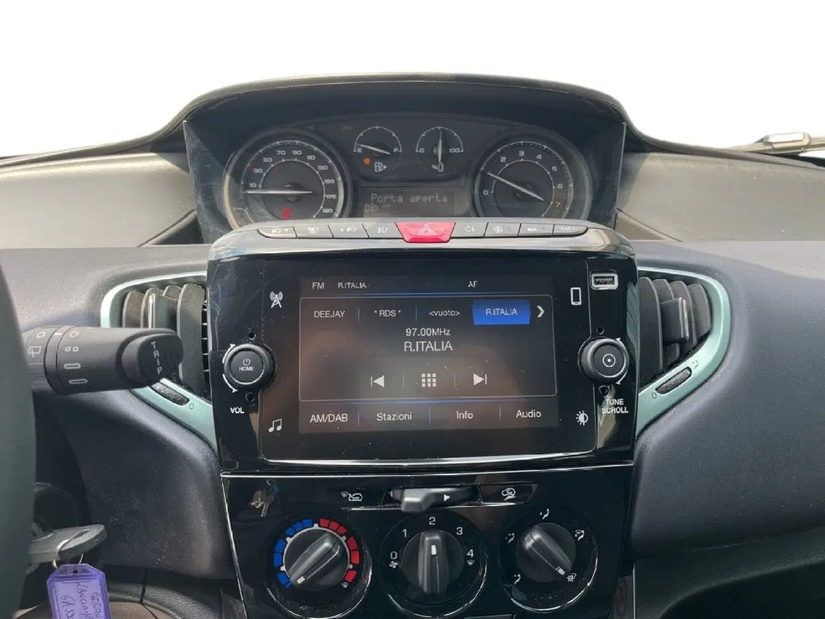 Lancia Ypsilon usata a Torino (13)