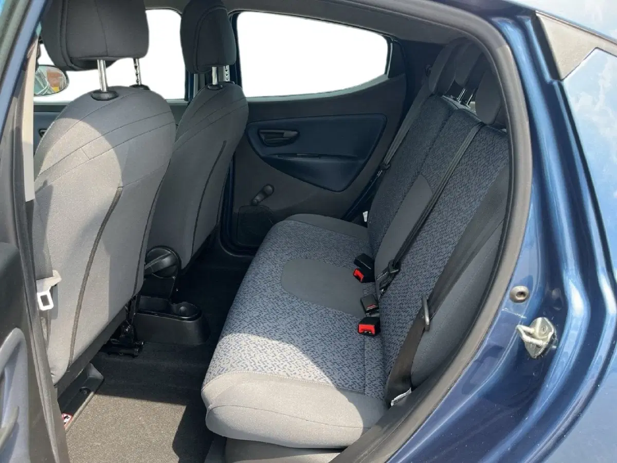Lancia Ypsilon usata a Torino (8)
