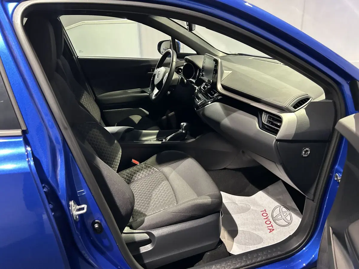 Toyota Toyota C-HR usata a Milano (6)