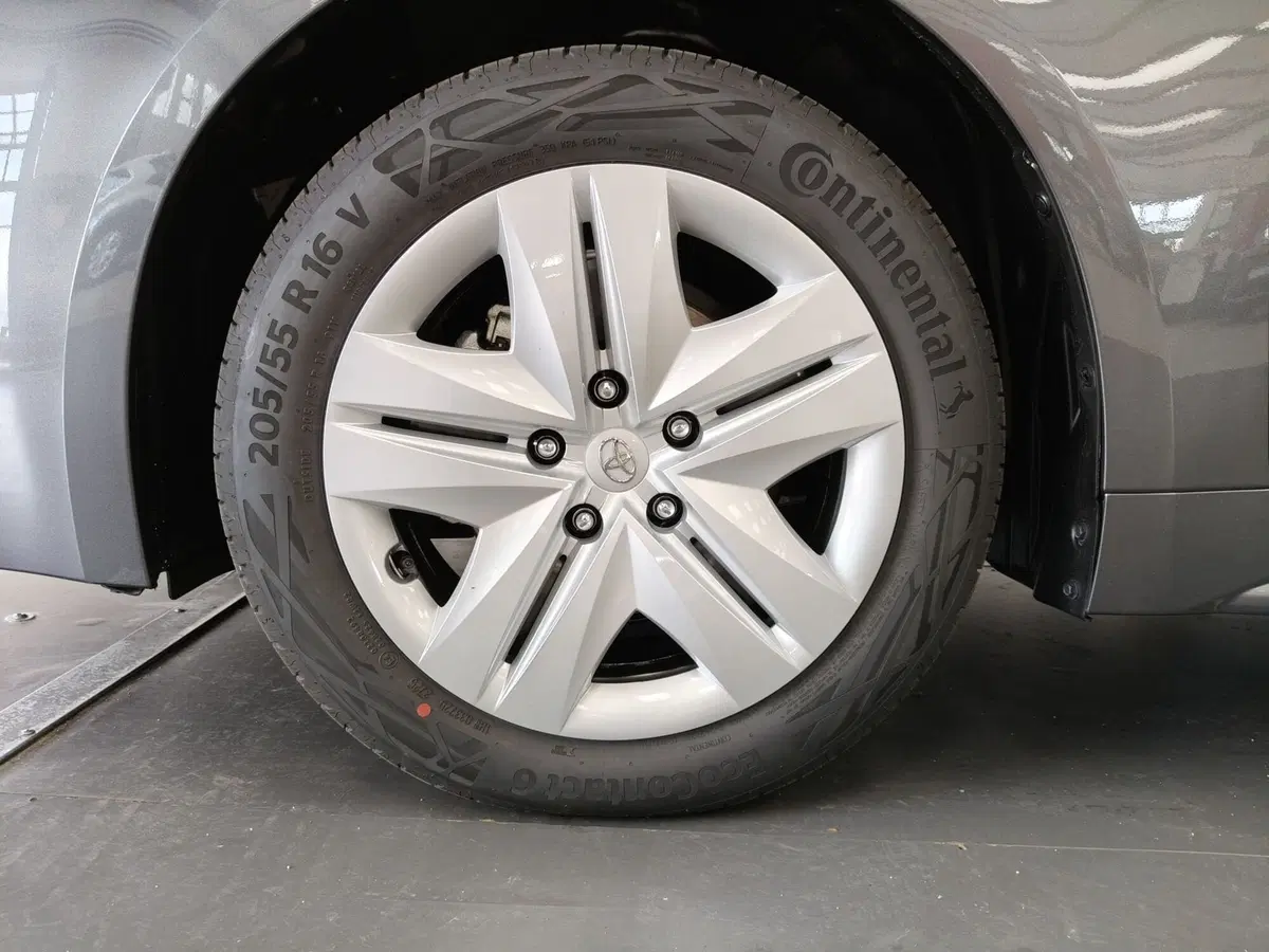 Toyota Corolla Touring Sports nuova a Roma (17)
