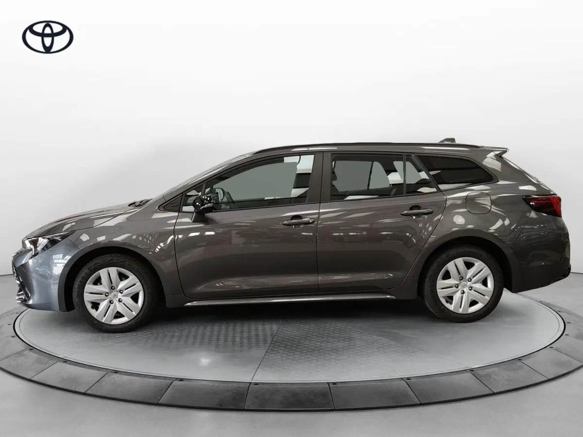 Toyota Corolla Touring Sports nuova a Roma (2)