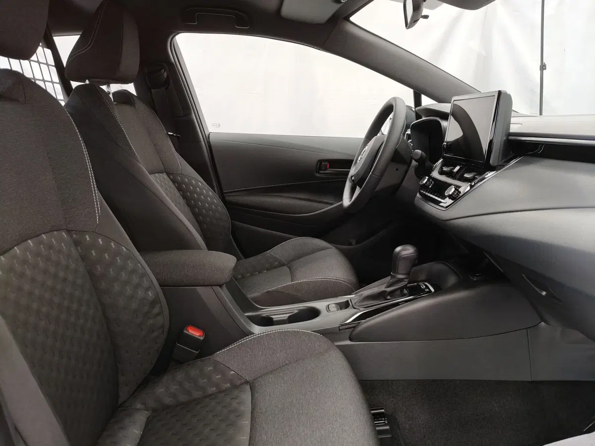 Toyota Corolla Touring Sports nuova a Roma (5)