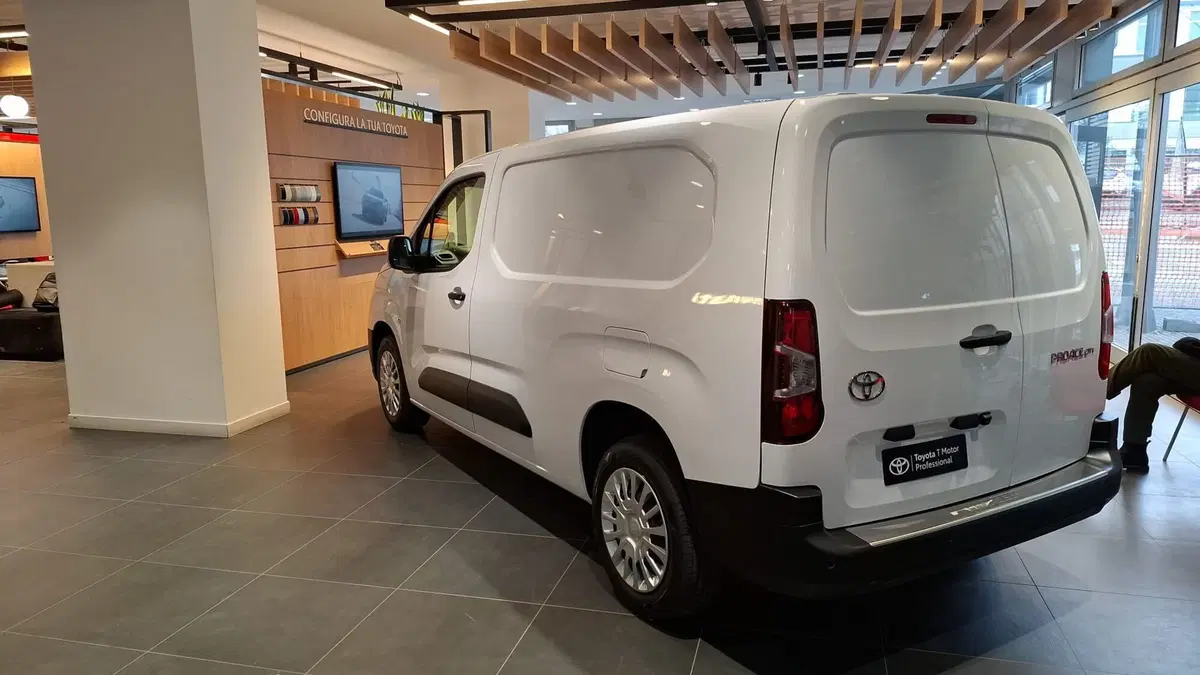 Toyota Proace City Furgone nuova a Bologna (2)