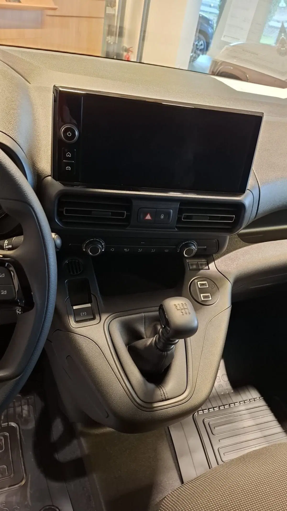 Toyota Proace City Furgone nuova a Bologna (6)
