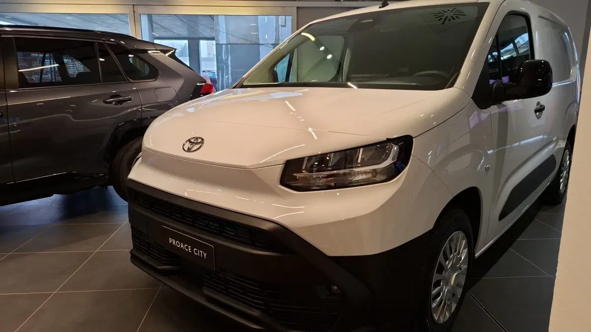 Toyota Proace City Furgone nuova a Bologna (2)