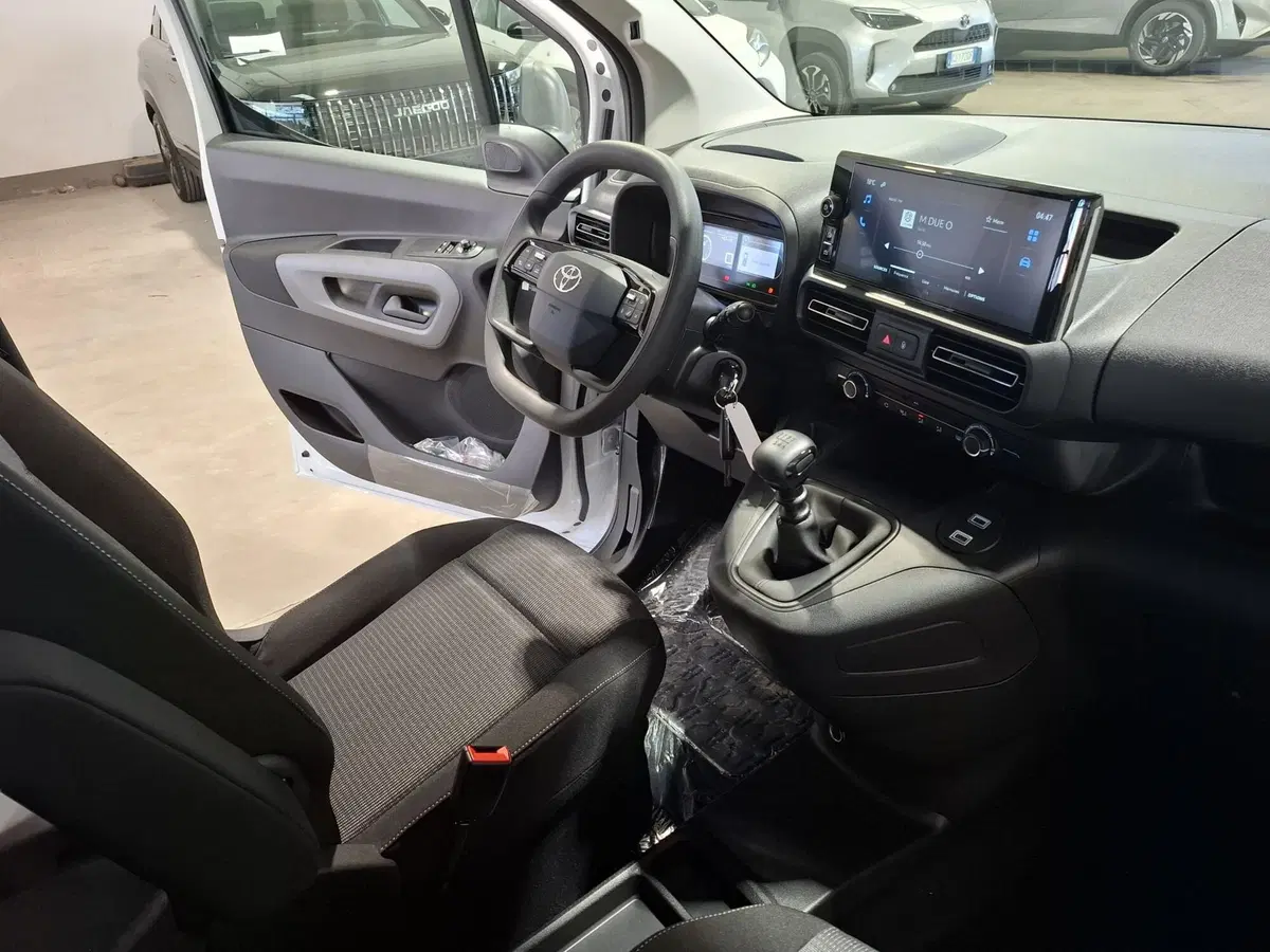 Toyota Proace City Verso nuova a Bologna (15)