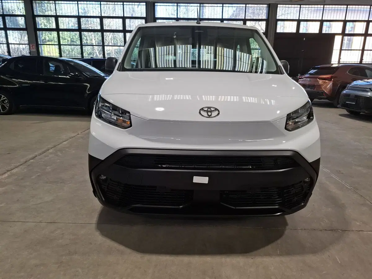 Toyota Proace City Verso nuova a Bologna (2)